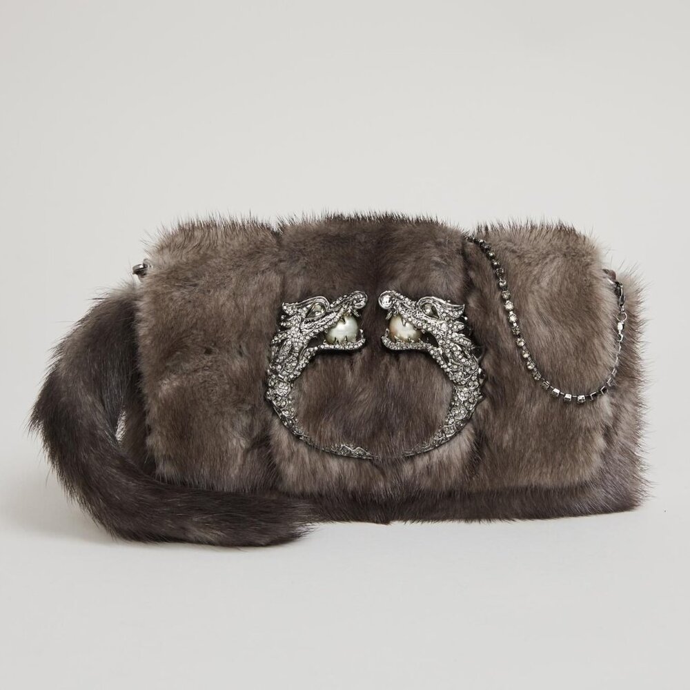 Gucci by Tom Ford Mink Fur Clutch Fall Winter 2004 Y2K Vintage Dragon Detail